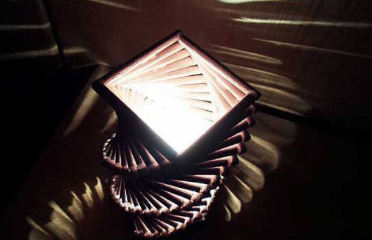 عکس / ساخت آباژور چوبی شیک و زیبا با روشی ساده در منزل