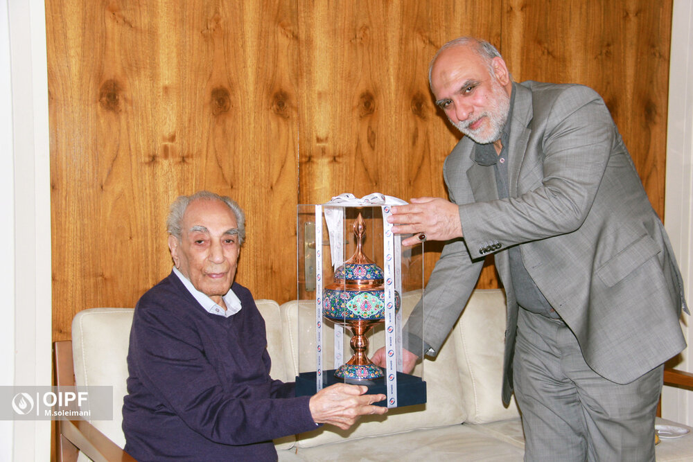 رئیس صندوقها مهمان یکی از بازنشستگان پیشکسوت شد / لطیفی (در ۱۰۲ سالگی): راز سلامتی، پرهیز از افراطوتفریط در همه امور است