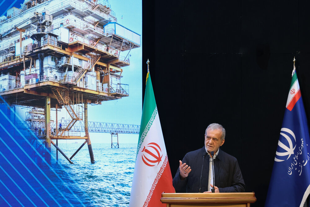 قرارداد طرح فشارافزایی میدان مشترک پارس جنوبی با حضور رئیس‌جمهوری امضا شد