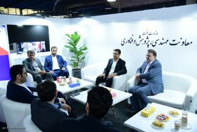 بازدید دکتر حسین زاده، رئیس هیئت رئیسه صندوق ها در دومین روز نمایشگاه بین المللی نفت