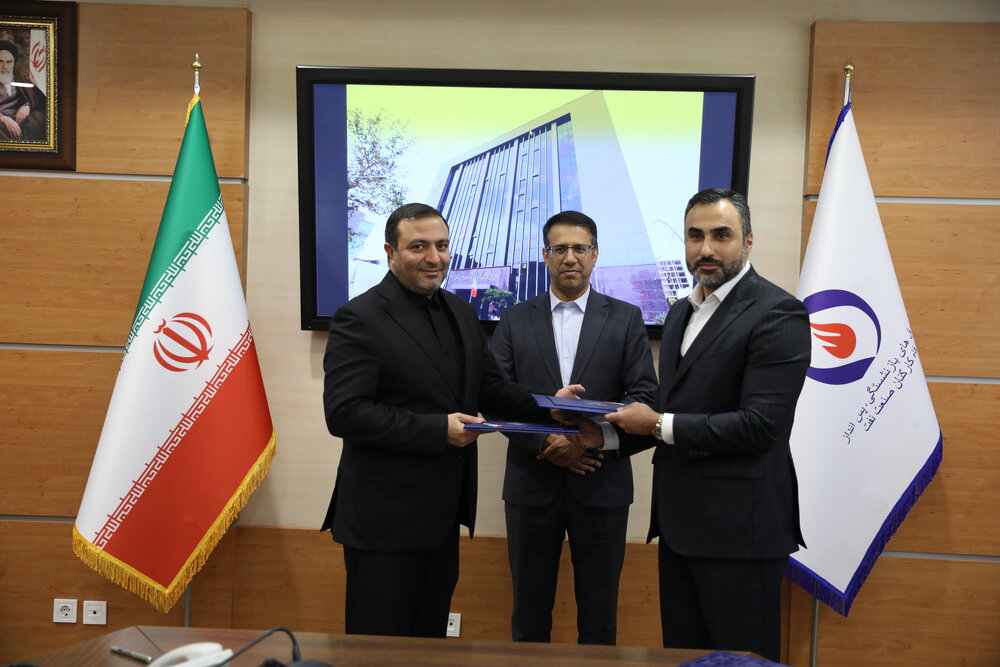 دکتر حسینزاده: ورود صندوقها به خدمات رفاهی مسکن؛ نقطه عطفی در تاریخ سبد خدماتی است / گام بزرگ و عملی در راستای مسکن دار شدن بازنشستگان نفت / ۳ تفاهمنامه مسکن برای بازنشستگان نفت امضا شد / وامهای ۲۰۰ تا ۳۰۰ میلیونی در راه است / پرداخت مناسبتی روز تکریم بازنشستگان پرداخت خواهد شد /