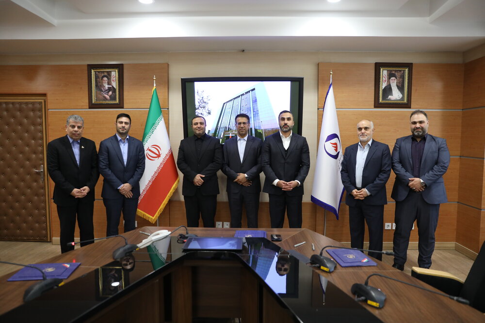 دکتر حسینزاده: ورود صندوقها به خدمات رفاهی مسکن؛ نقطه عطفی در تاریخ سبد خدماتی است / گام بزرگ و عملی در راستای مسکن دار شدن بازنشستگان نفت / ۳ تفاهمنامه مسکن برای بازنشستگان نفت امضا شد / وامهای ۲۰۰ تا ۳۰۰ میلیونی در راه است / پرداخت مناسبتی روز تکریم بازنشستگان پرداخت خواهد شد /