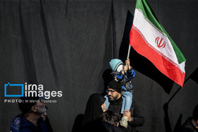 بیعت مردم با رهبری در میدان انقلاب تهران