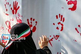 بیعت مردم با رهبری در میدان انقلاب تهران