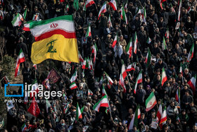 بیعت مردم با رهبری در میدان انقلاب تهران