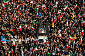 بیعت مردم با رهبری در میدان انقلاب تهران