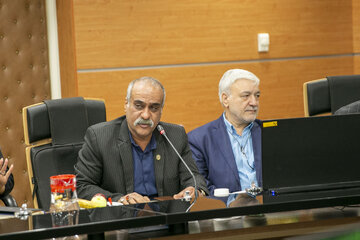 نشست هم‌اندیشی رؤسای کانون‌های بازنشستگی صنعت نفت با رئیس هیئت‌رئیسه صندوق‌ها

