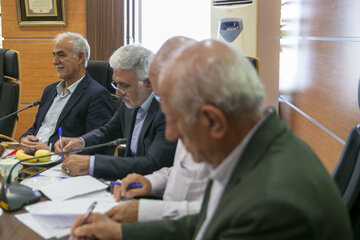 نشست هم‌اندیشی رؤسای کانون‌های بازنشستگی صنعت نفت با رئیس هیئت‌رئیسه صندوق‌ها

