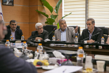 نشست هم‌اندیشی رؤسای کانون‌های بازنشستگی صنعت نفت با رئیس هیئت‌رئیسه صندوق‌ها


