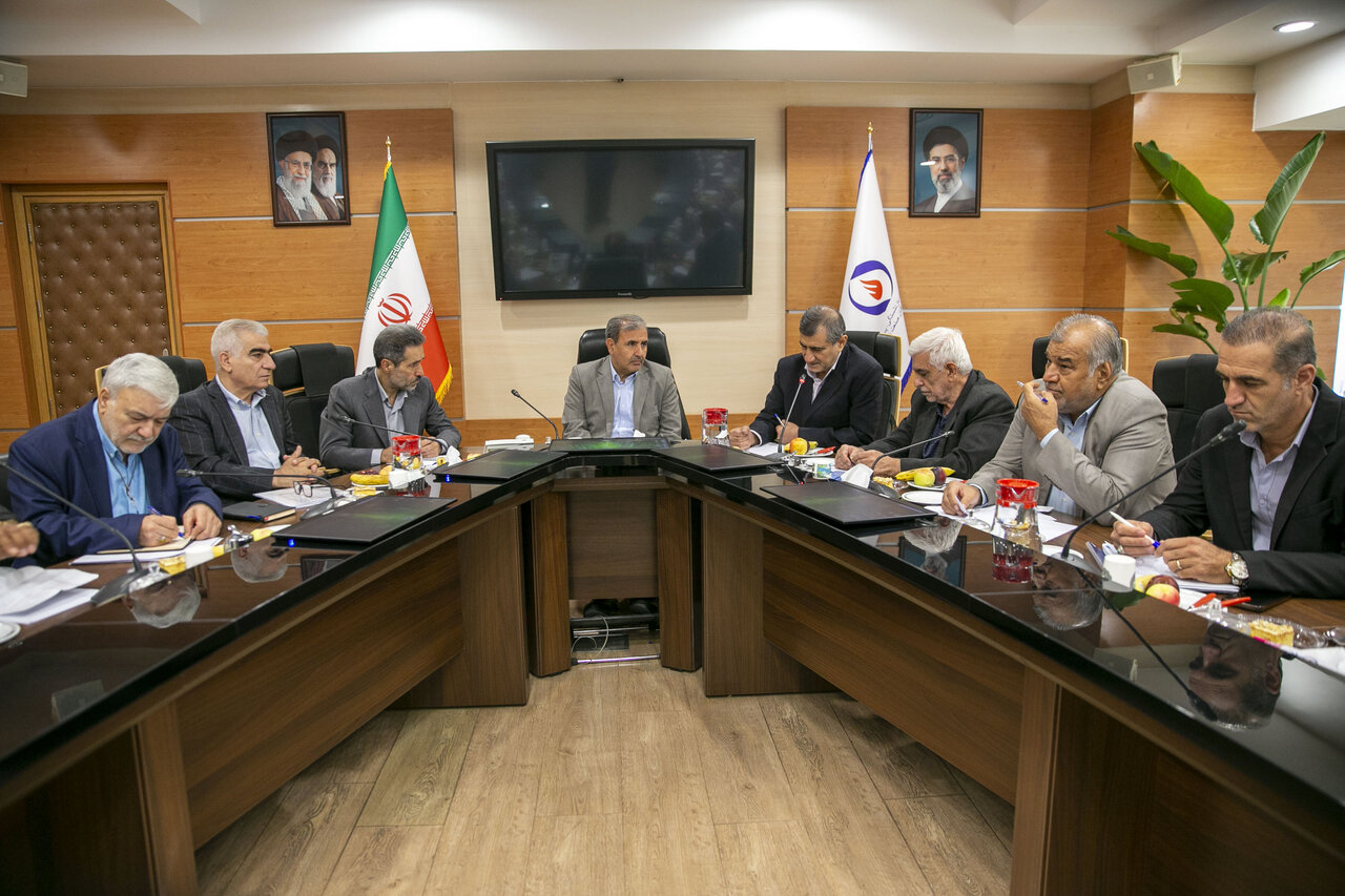 نشست روسای کانون‌های بازنشستگی صنعت نفت با رئیس هیئت رئیسه صندوق‌ها