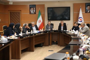 نشست هم‌اندیشی رؤسای کانون‌های بازنشستگی صنعت نفت با رئیس هیئت‌رئیسه صندوق‌ها

