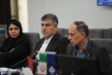 نشست رئیس هیئت‌رئیسه صندوق‌ها با مدیران ارشد گروه اویک 