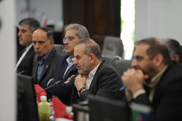نشست رئیس هیئت‌رئیسه صندوق‌ها با مدیران ارشد گروه اویک 