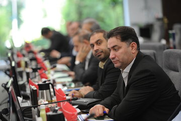 نشست رئیس هیئت‌رئیسه صندوق‌ها با مدیران ارشد گروه اویک 