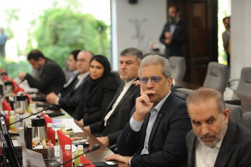 نشست رئیس هیئت‌رئیسه صندوق‌ها با مدیران ارشد گروه اویک 