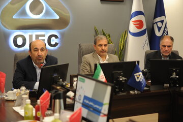 نشست رئیس هیئت‌رئیسه صندوق‌ها با مدیران ارشد گروه اویک 