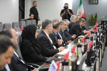 نشست رئیس هیئت‌رئیسه صندوق‌ها با مدیران ارشد گروه اویک 
